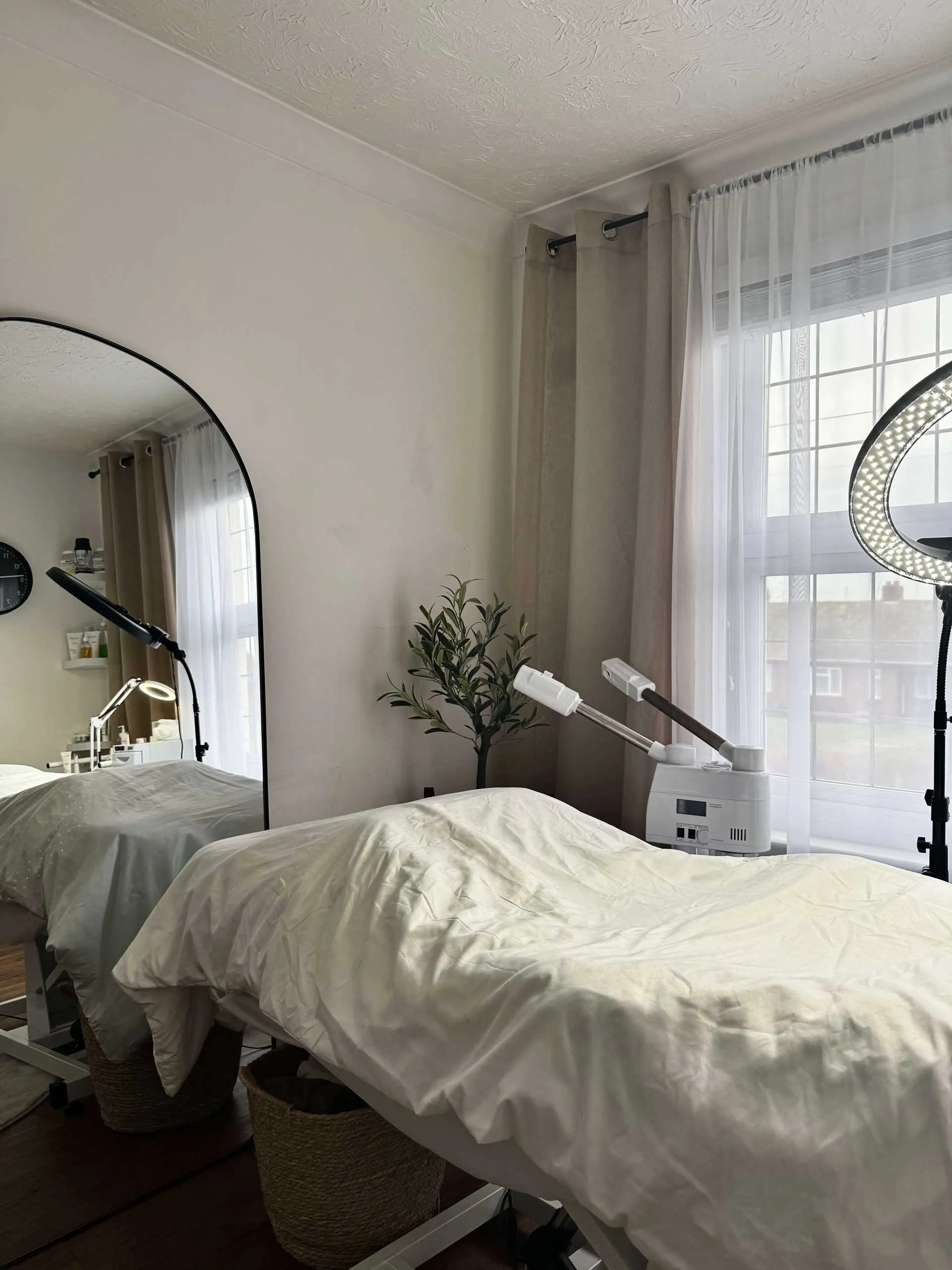 Treatment room at Inner Skinn home-based skin wellness clinic